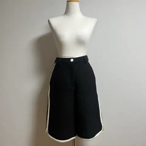 [새상품] 고퀄 울 트위드 버뮤다팬츠 S