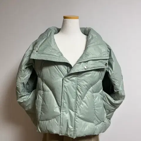 [새상품] 구스 민트 여성 패딩 점퍼 세일