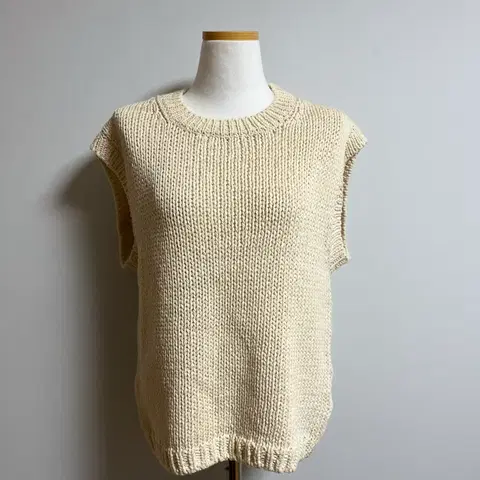 [새상품] 두툼 니트 울 스웨터 베스트 조끼