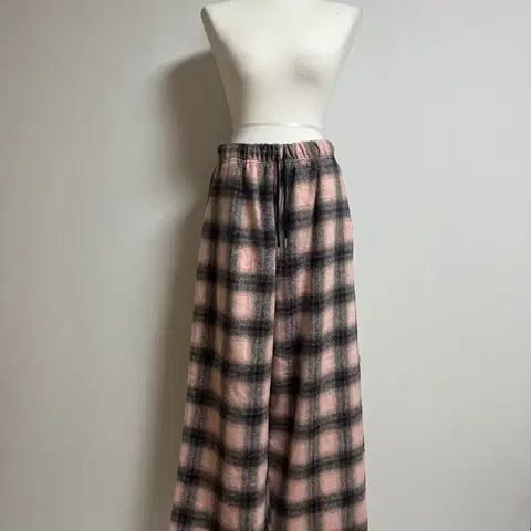 [새상품] 빅토리아 투웨이 기모 체크 바지