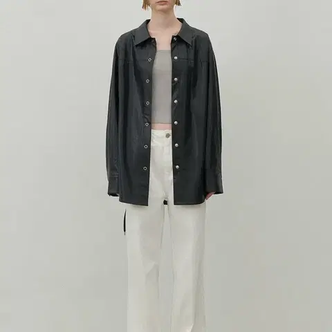 아뜰리에나인 블랙 레더 오버핏 셔츠 F