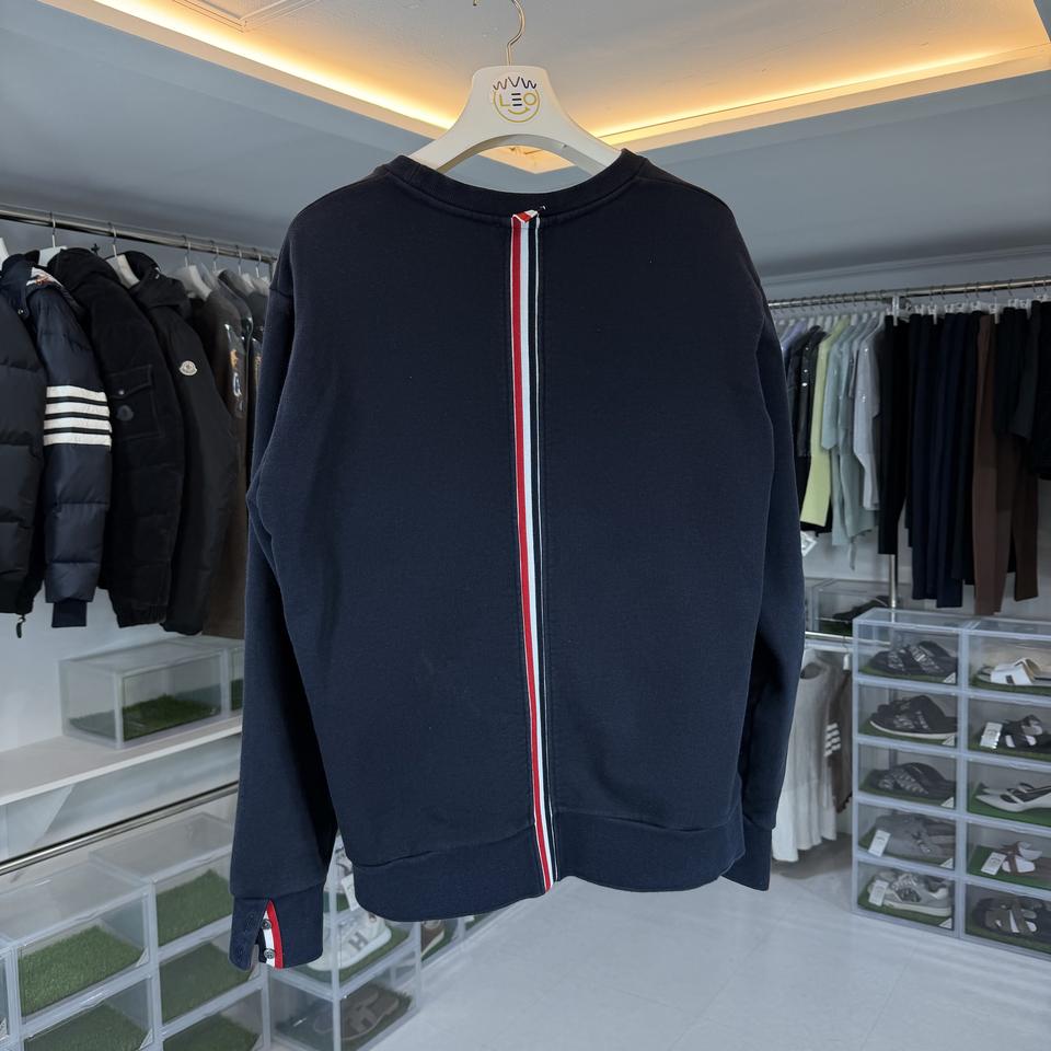 [리오브] 톰브라운 백삼선 스트라이프 맨투맨