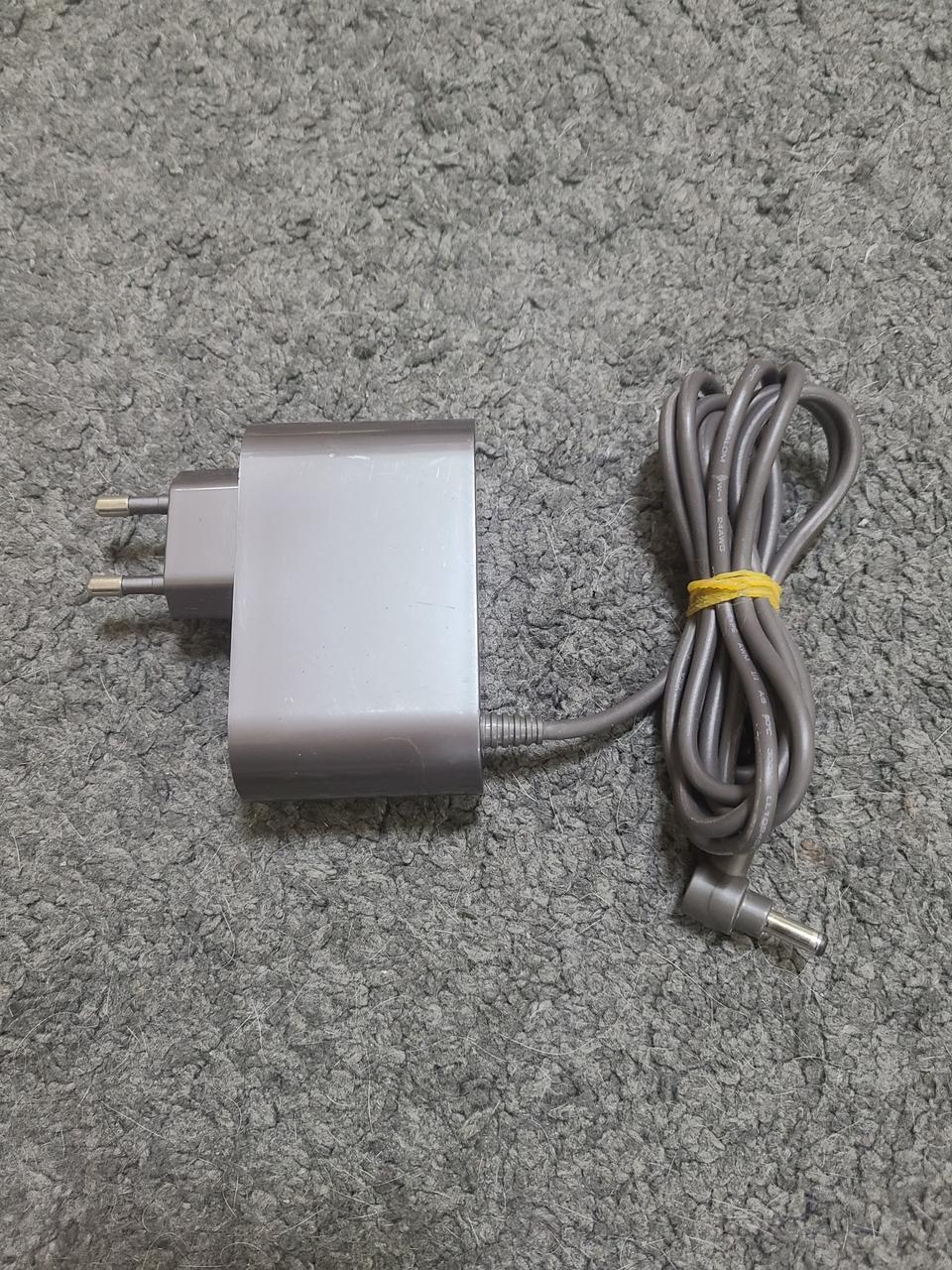 다이슨 무선청소기 V10 V11 충전기 아답터 220V (정품)