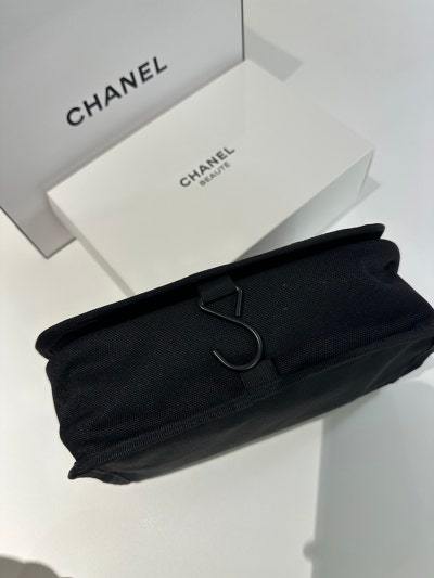 샤넬 뷰티 여행용 걸이 파우치