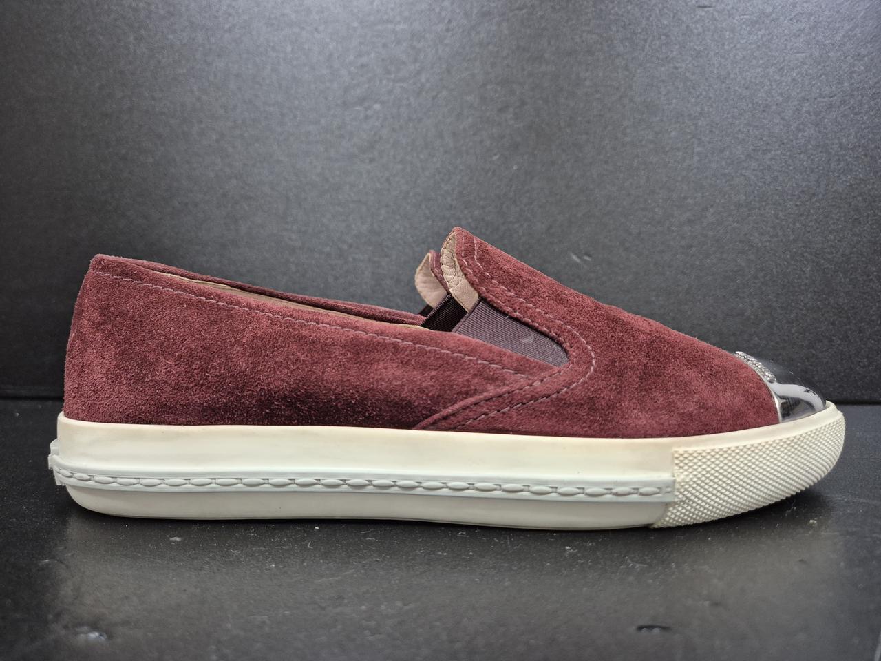 미우미우 스웨이드 메탈 토 슬립온 240 