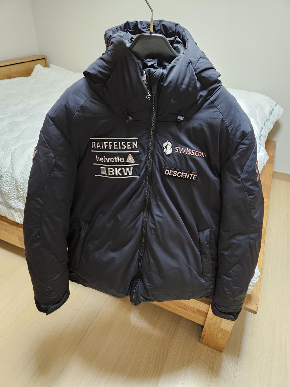 데상트 아우디 패딩팔아요(90)