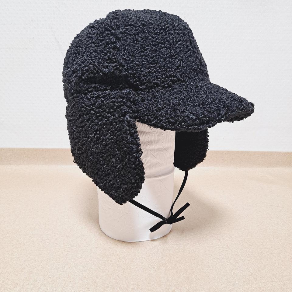 새상품 CHANCE 뽀글이 귀달이 털모자 방한모자 블랙 귀덮개 군밤모자