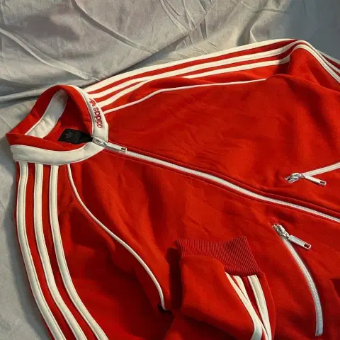 아디다스 씨펠드 레드화이트 트랙탑 져지