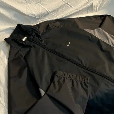 나이키 00s 올드스쿨 스우시 바람막이