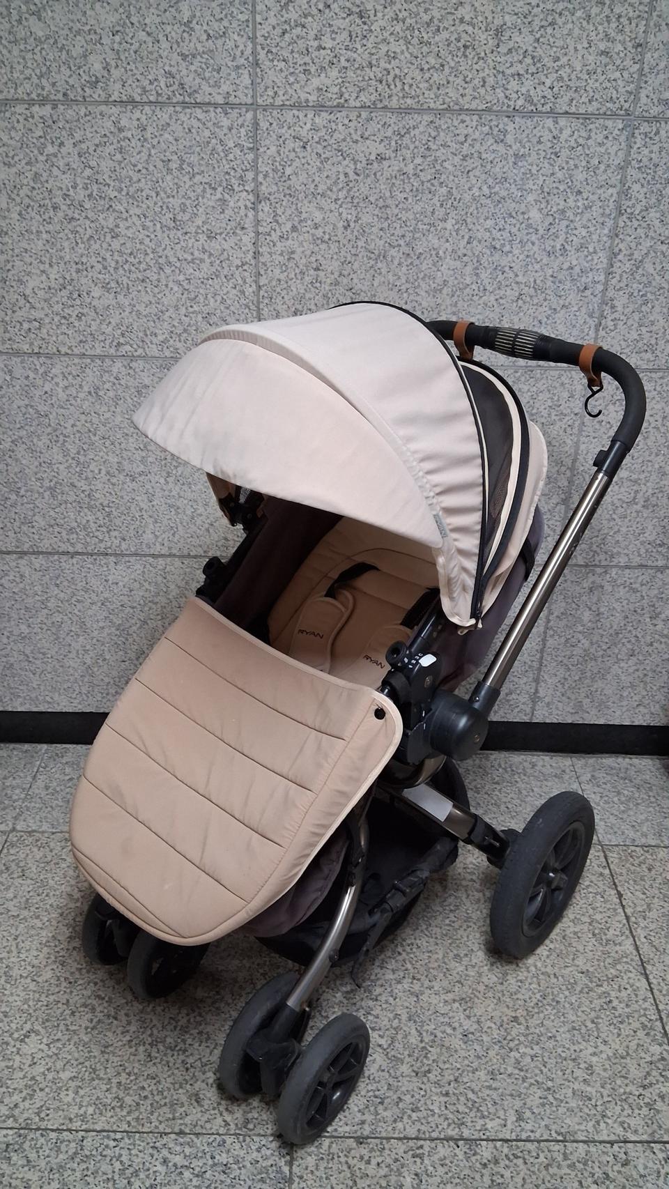 최고급 명품 럭셔리 디럭스 유모차 리안 라이언. 요람을 바꿔 끼우지 않고