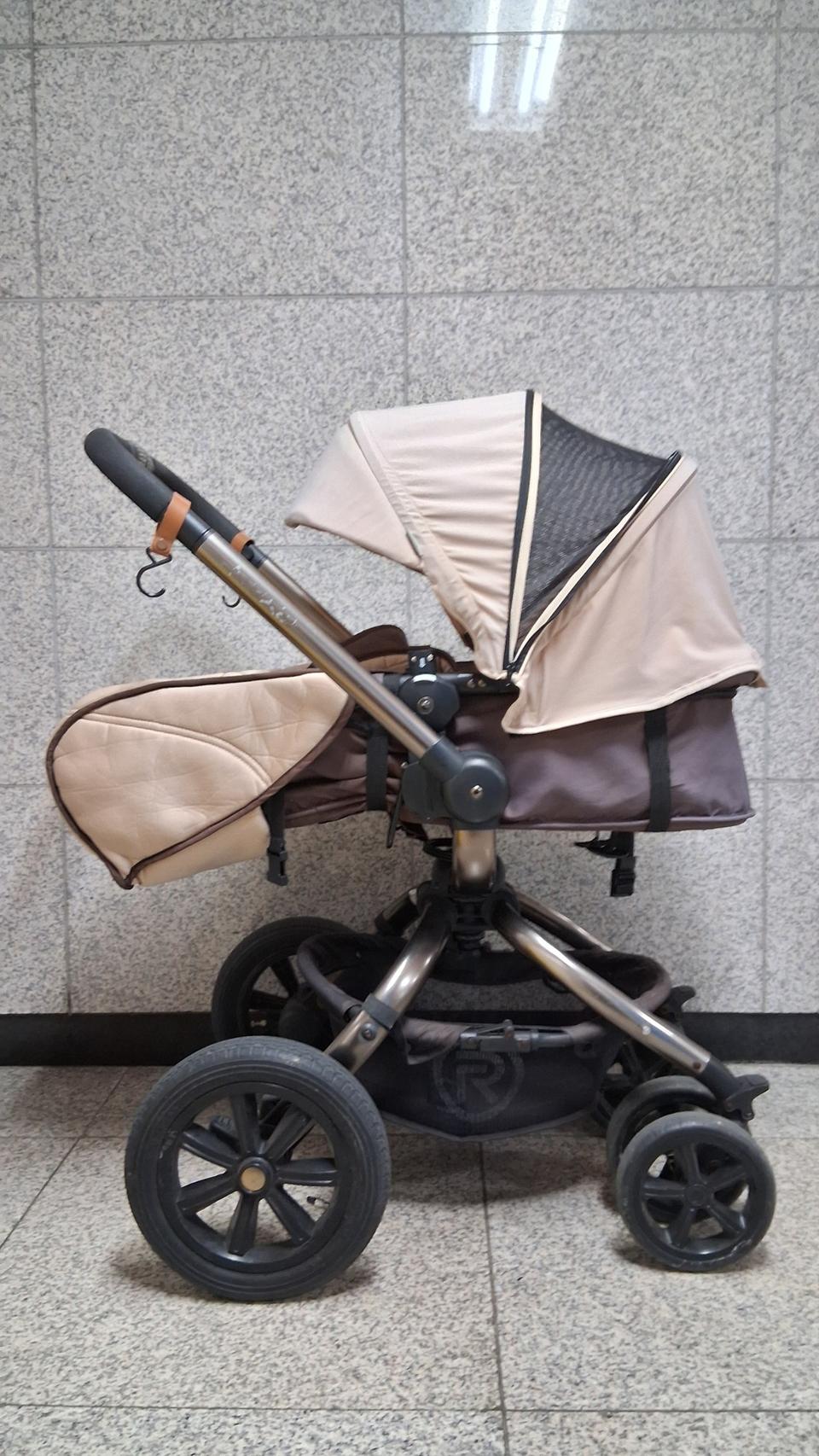 최고급 명품 럭셔리 디럭스 유모차 리안 라이언. 요람을 바꿔 끼우지 않고