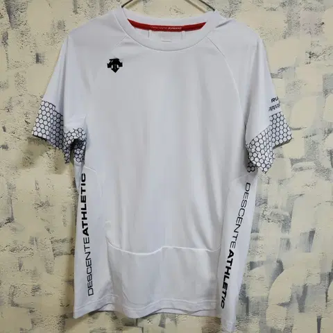 데상트 애슬레틱 반팔 티셔츠 화이트 95