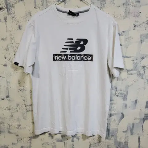 뉴발란스 빅로고 라운드 반팔티 M