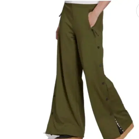 아디다스 바지 사이드스냅 부츠컷 플레어 팬츠 카키 m