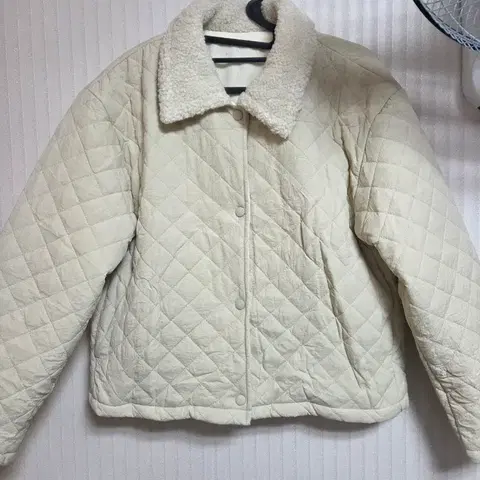 새상품 덤블카라 퀼팅점퍼