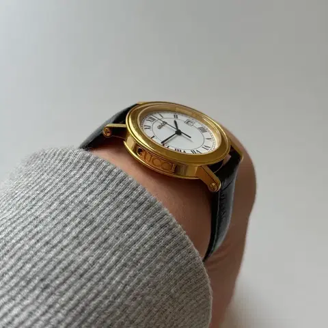 구찌 인그레이빙 시계