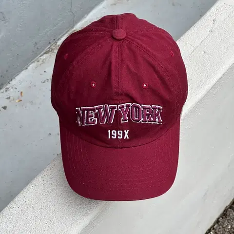 [F] 뉴욕 로고 버건디 볼캡 모자