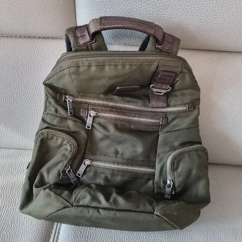 투미 녹스 백팩 올리브색 22681