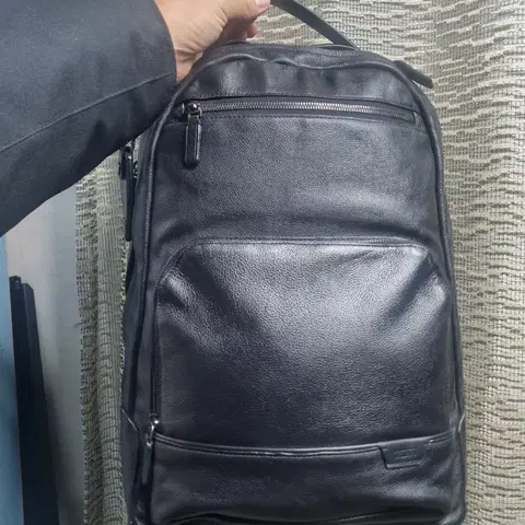 투미 가죽 백팩