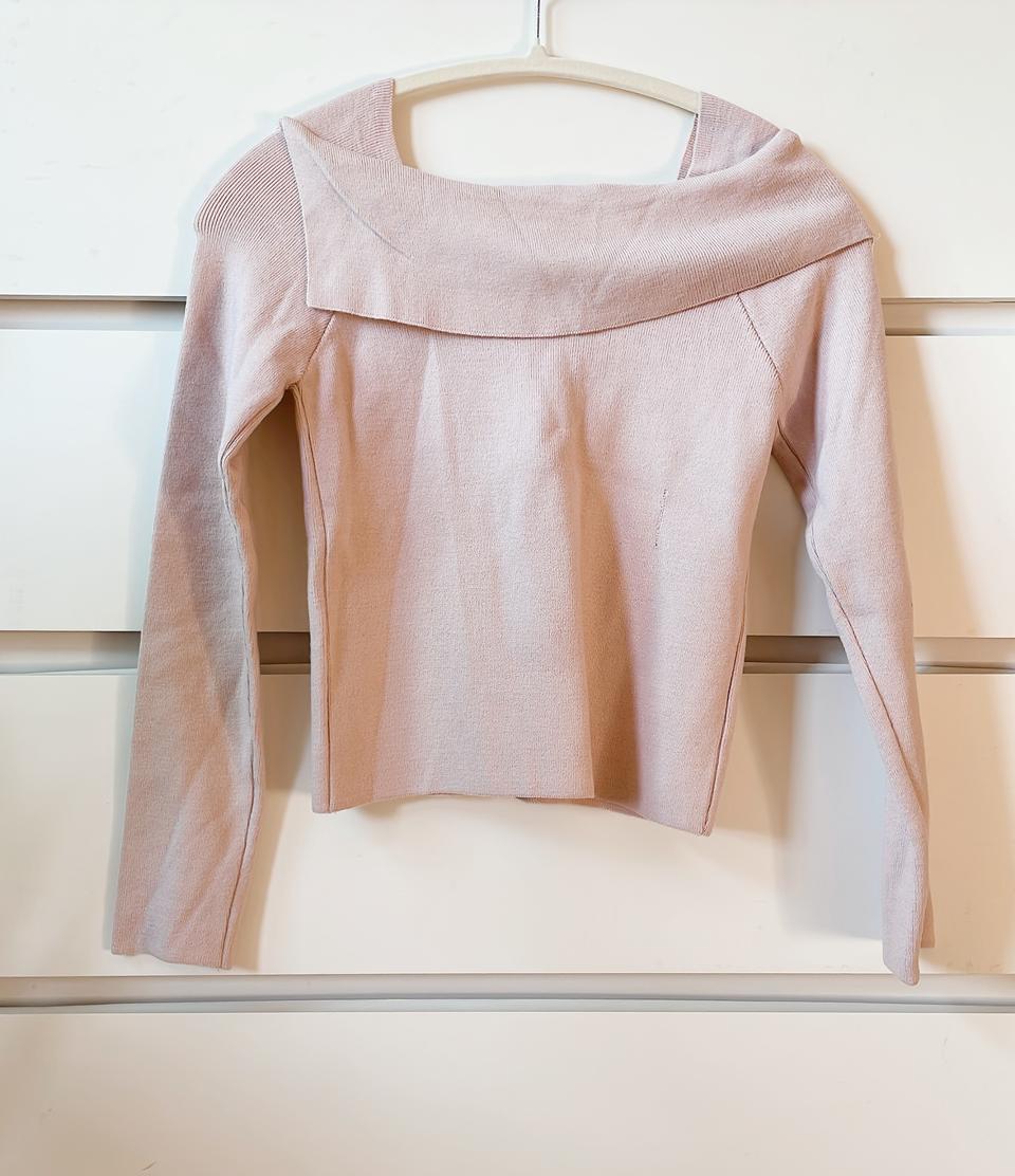 [새상품] 핑크 오프숄더(어깨 덮개) 니트