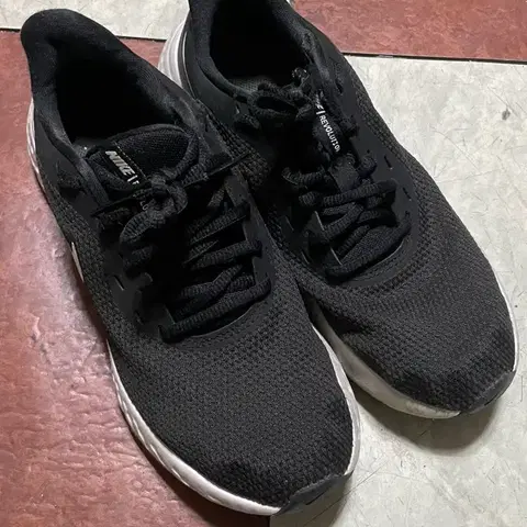 나이키 레볼루션 블랙 운동화 250