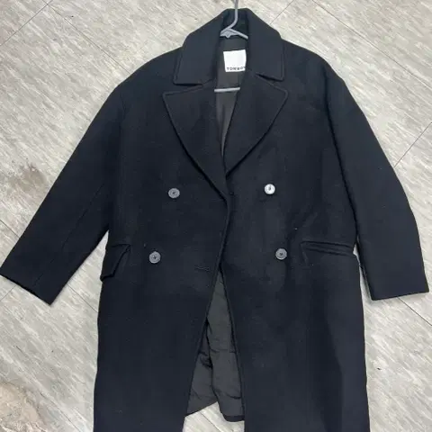 톰보이 블랙 더블 코트