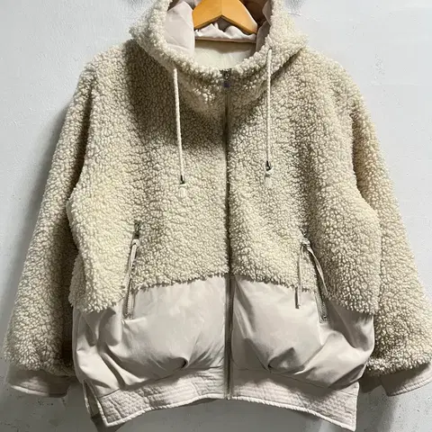 Free 아이보리 크림 양털 뽀글이 후리스 패딩점퍼