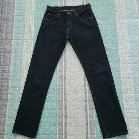 리 Lee. 4902 진청 슬림스트레이트진. 29사이즈.