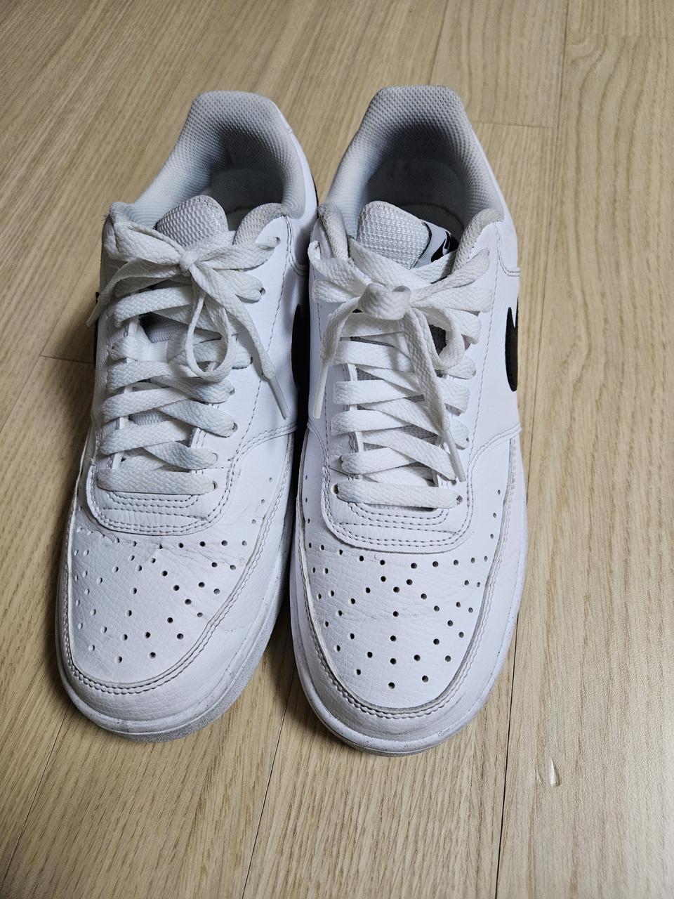 나이키 코트 비전 로우 흰/검 스니커즈 260팔아요