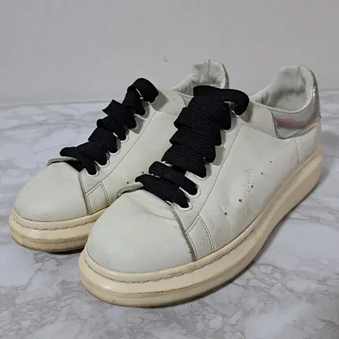 알렉산더 맥퀸 남성 스니커즈 270 (신1057)