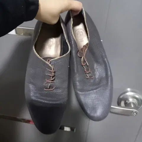 젠틀렌트 옴므 밀라노 회색 남성 가죽 펀칭 끈 구두 245