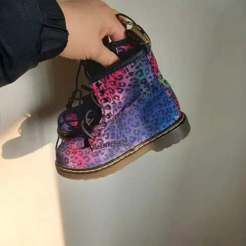160 닥터마틴 레인보우 호피 부츠 eu27 키즈