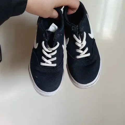 165 나이키 아동용 검정 스니커즈 운동화