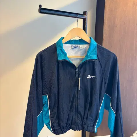 15618 - 리복 크롭 바람막이 자켓