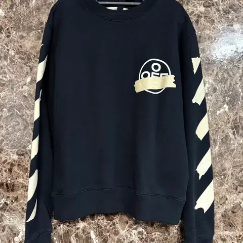 오프화이트 블랙 스웨트셔츠95