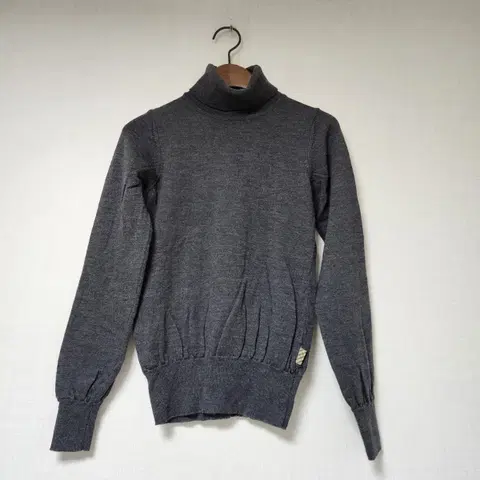 그레이 목폴라 니트 긴팔 티셔츠 S