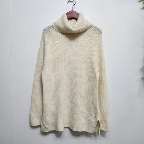 셀렙샵 22'FW 알파카 블렌드 터틀넥 니트