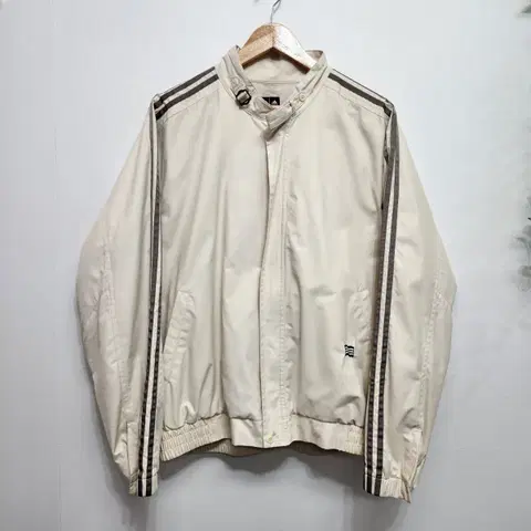 아디다스 삼선 아이보리 바람막이 자켓