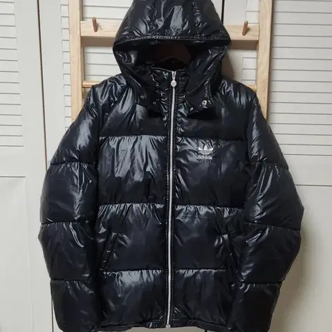 아디다스 Y2K 유광 블랙 패딩 자켓