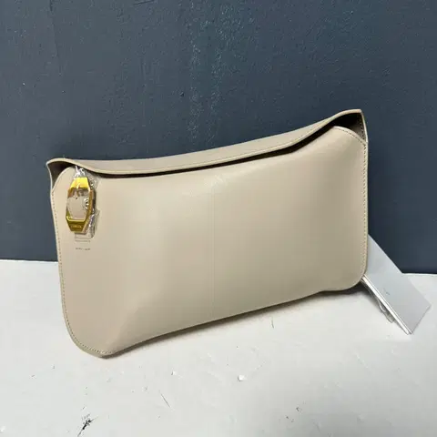 옘스코르 크림 클러치백 가방