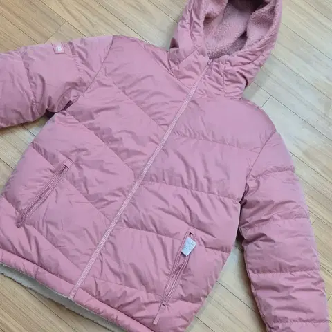 K2 핑크 패딩 90사이즈입니다- 솜털 80%, 깃털 20% 충전재로