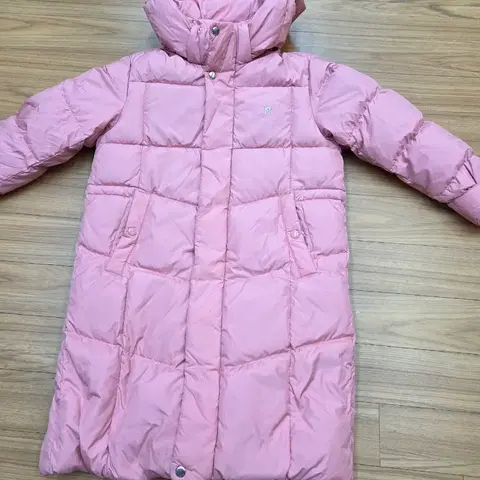 헤지스 여아 핑크색 패딩입니다사이즈는 145(11Y)입니다- 가슴둘레
