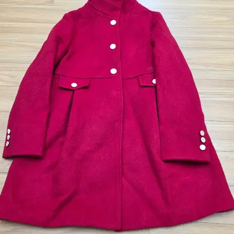 빈폴 여아 코트입니다사이즈는 155이고, 빨간색입니다소재는 모 89%