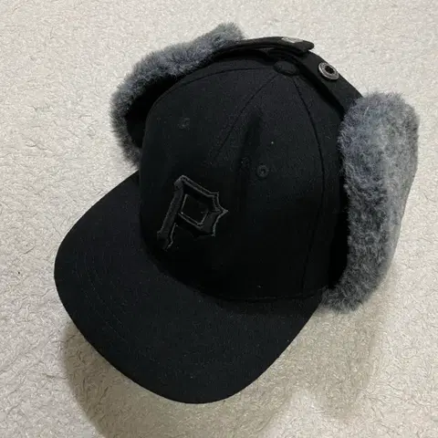 MLB 피츠버그 파이어리츠 귀덮개 모자 블랙