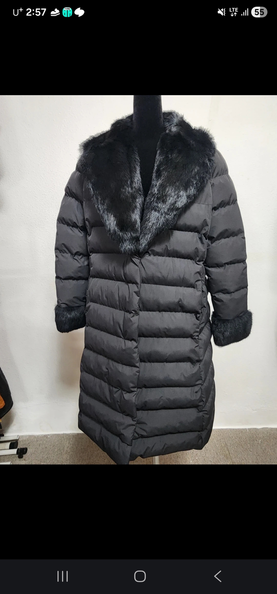 ISABEY 블랙 롱 다운 코트입니다- 사이즈는 66(95)입니다-