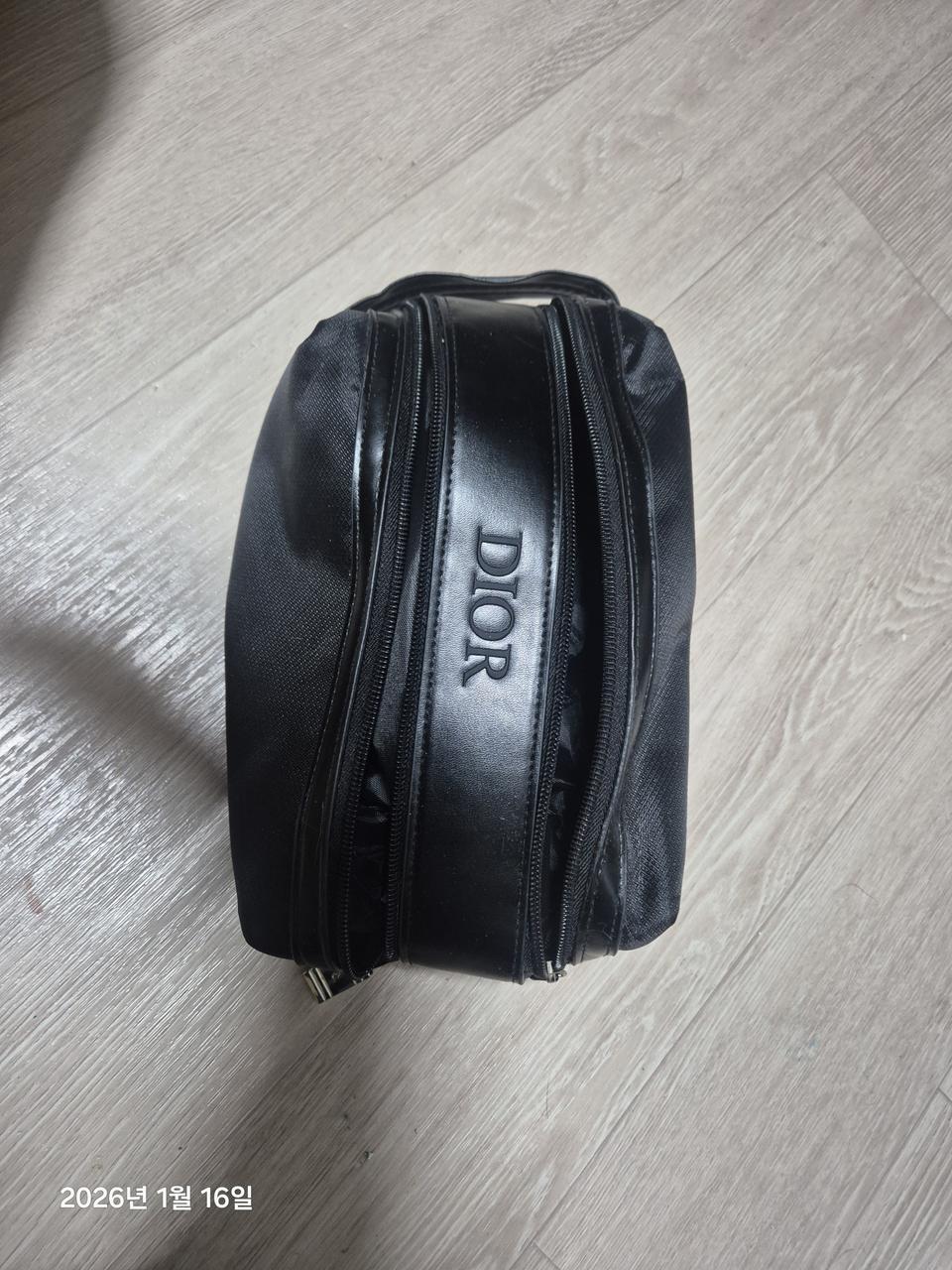 디올 파우치 s.t