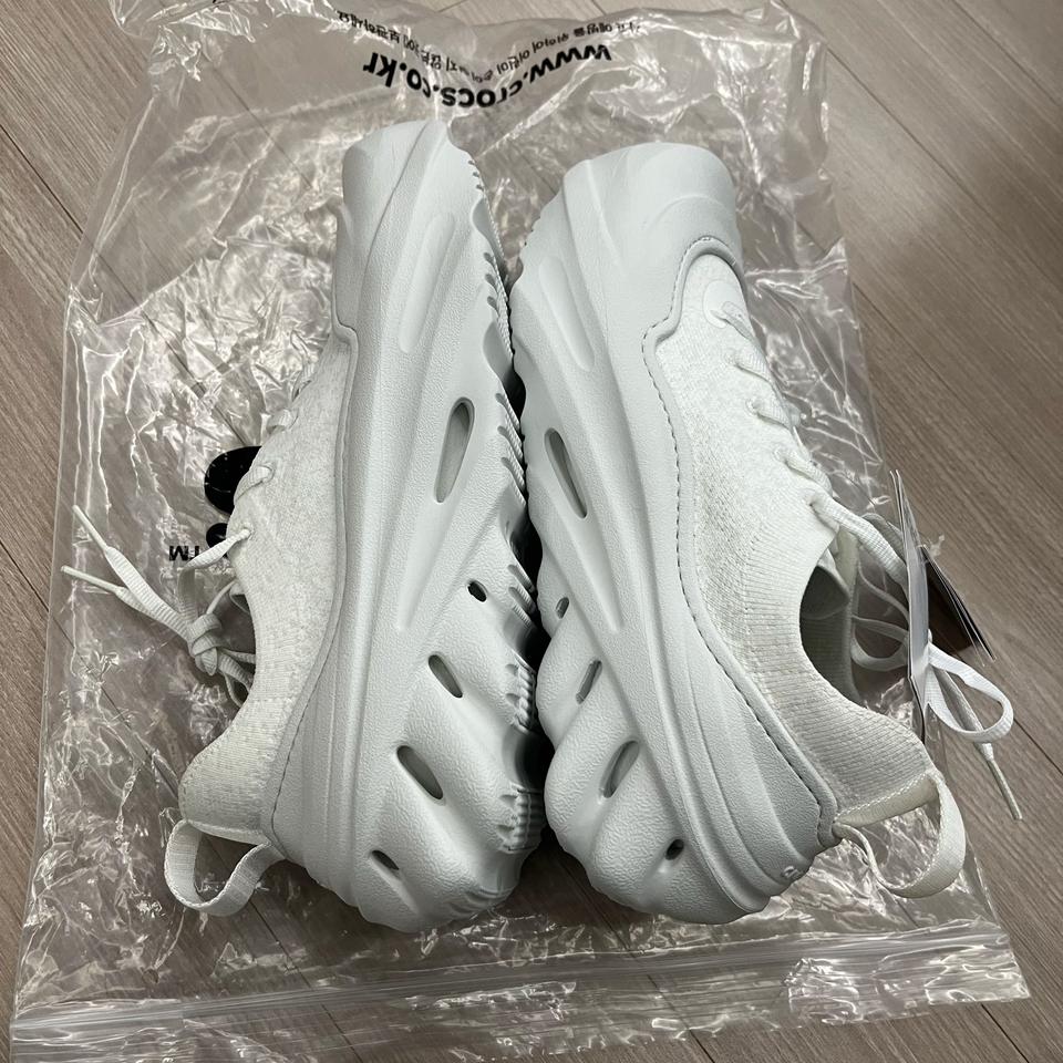 새제품 크록스 에코서지 새제품 260,265 정가139000