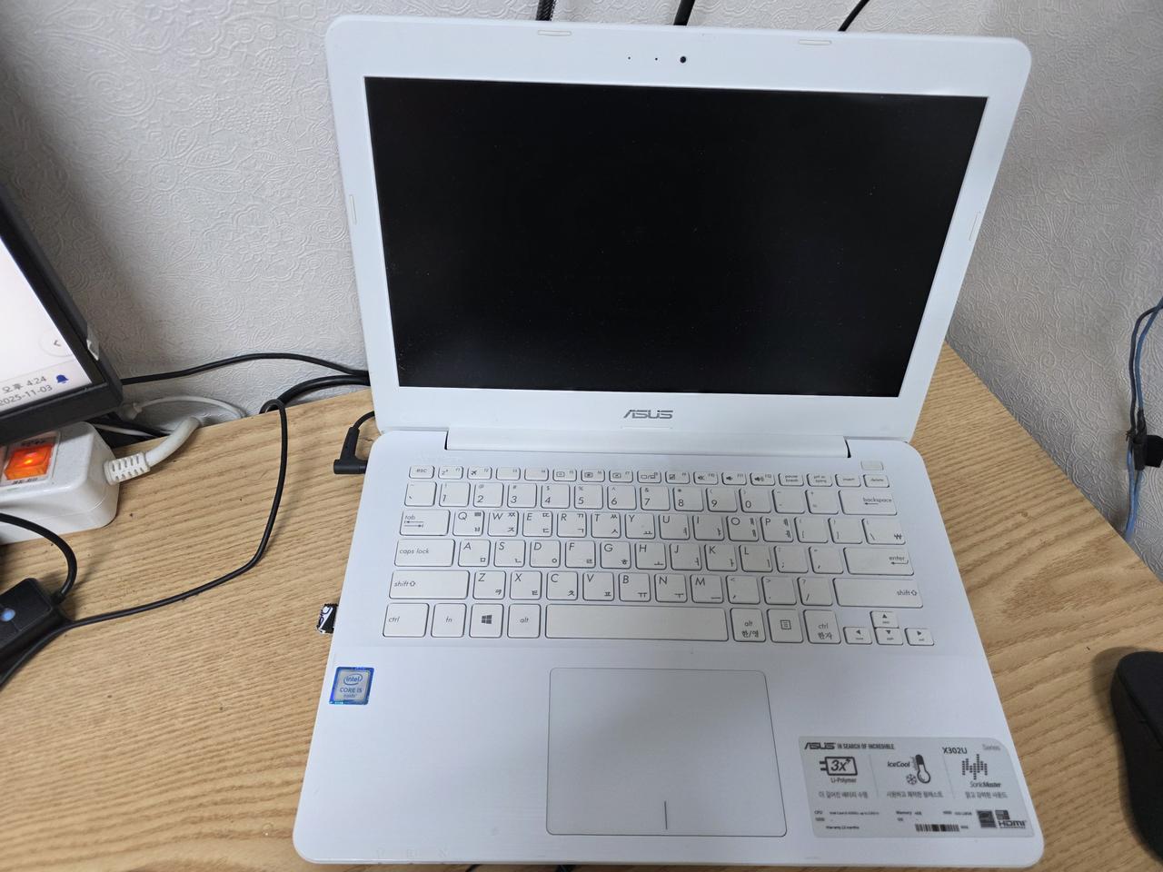 ASUS X302U i5 노트북 화이트 8램 배터리2시간정도