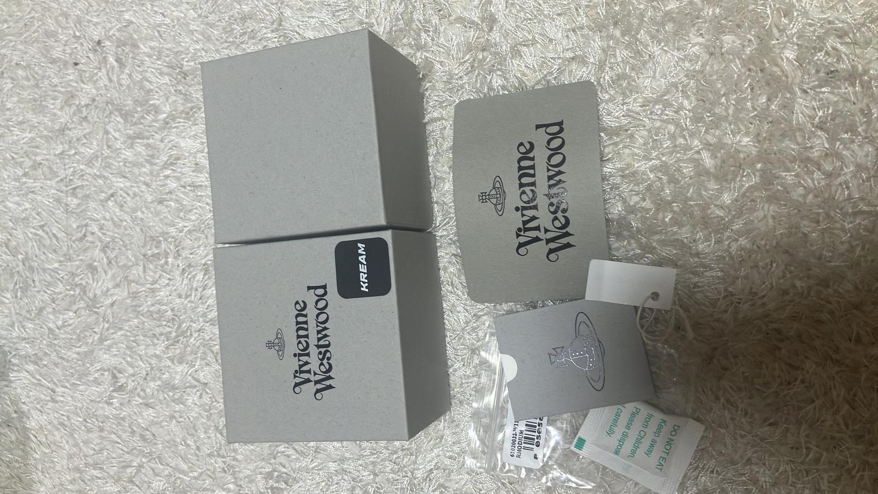 정품 비비안웨스트우드 팔찌케이스