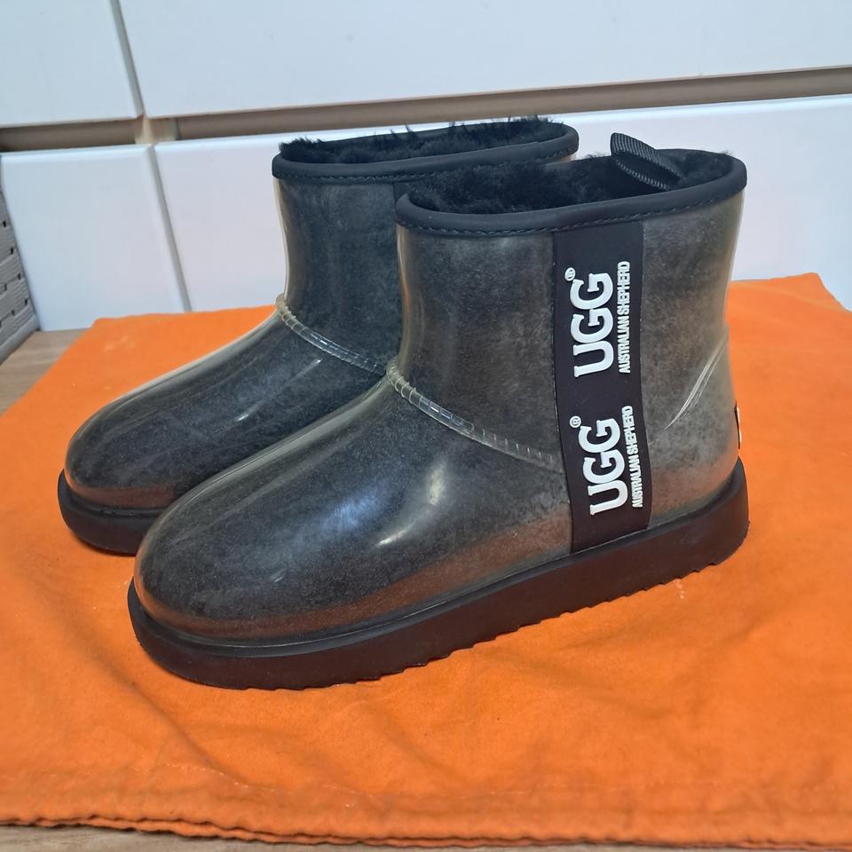 UGG 어그 클리어 부츠 블랙 US7 (230~발볼 좁은240)